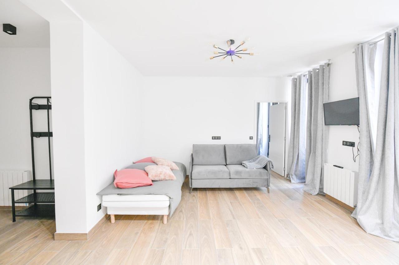 Parking Gratuit - Montmartre Charme & Patio Prive - Sacre-Coeur Metro Anvers Париж Екстериор снимка
