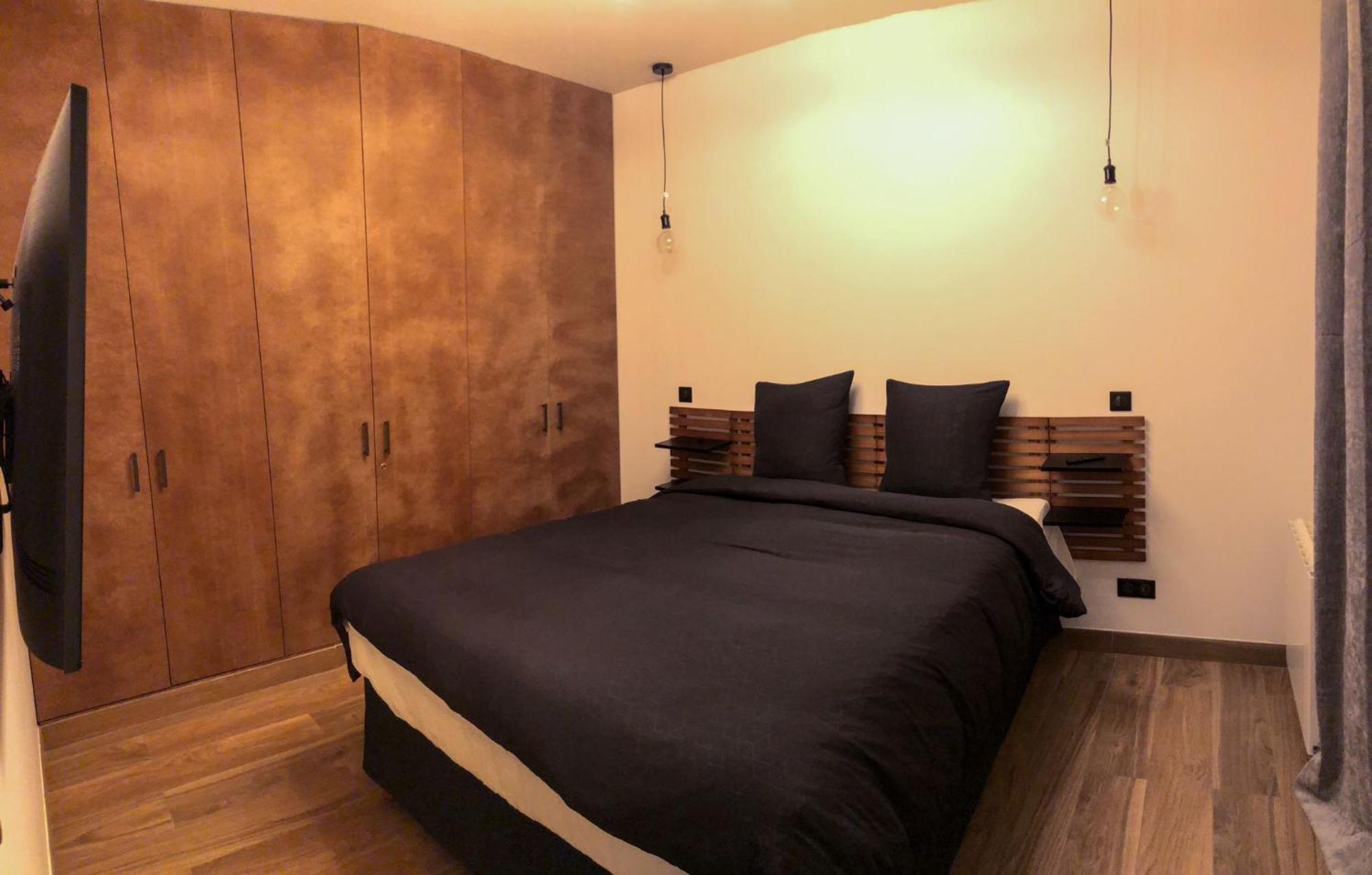 Parking Gratuit - Montmartre Charme & Patio Prive - Sacre-Coeur Metro Anvers Париж Екстериор снимка