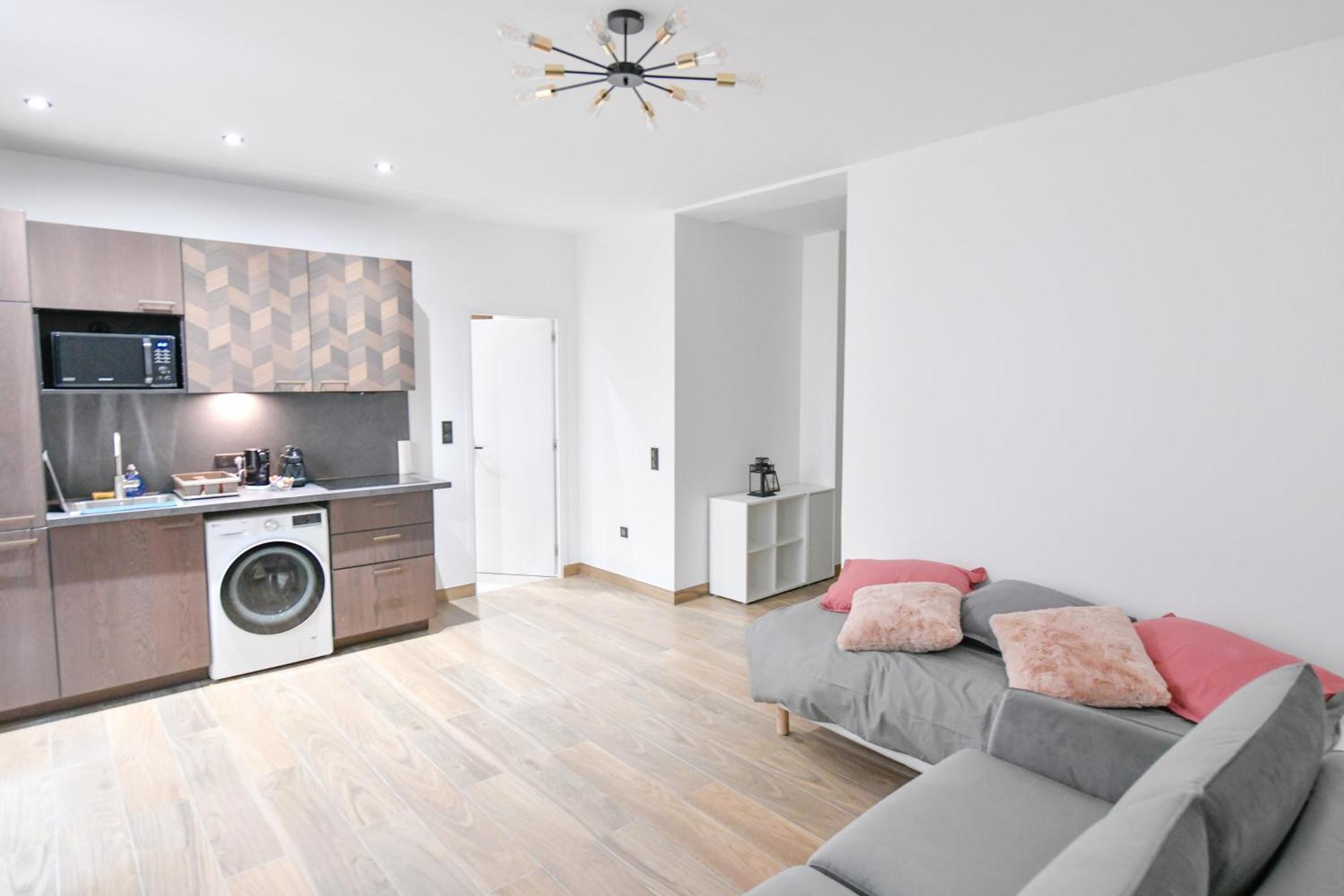 Parking Gratuit - Montmartre Charme & Patio Prive - Sacre-Coeur Metro Anvers Париж Екстериор снимка