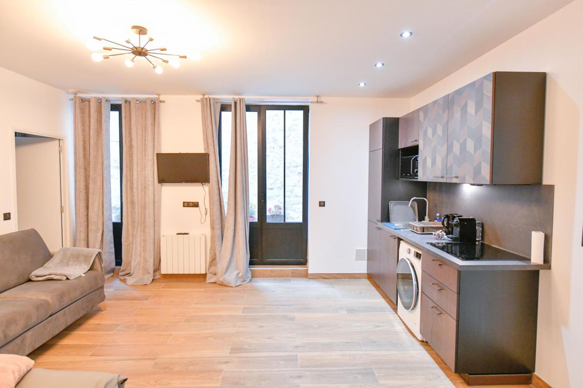 Parking Gratuit - Montmartre Charme & Patio Prive - Sacre-Coeur Metro Anvers Париж Екстериор снимка