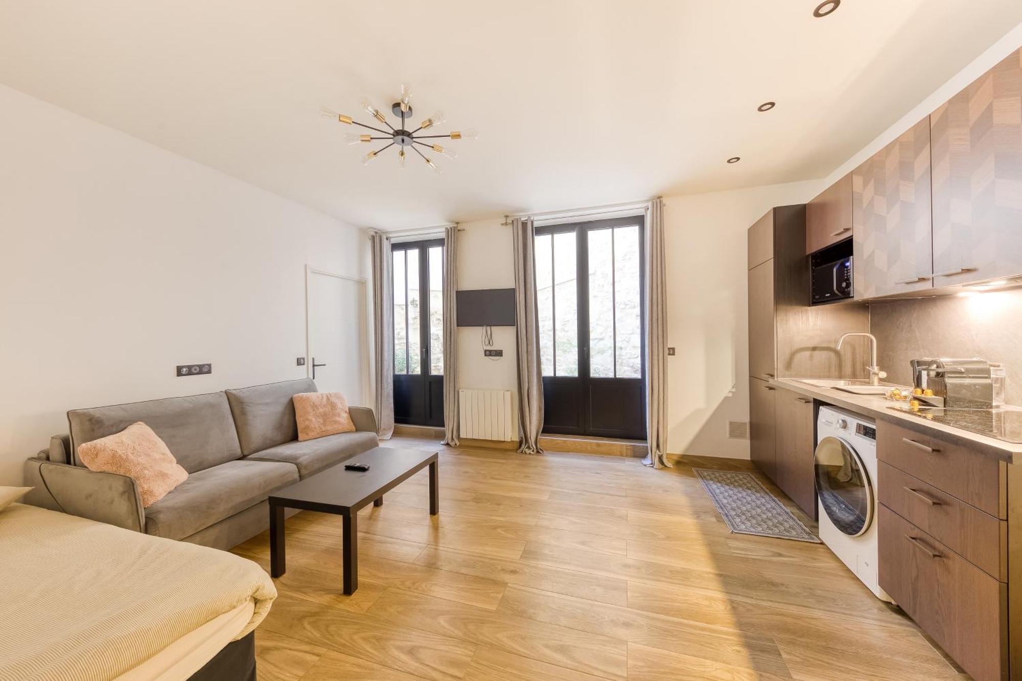 Parking Gratuit - Montmartre Charme & Patio Prive - Sacre-Coeur Metro Anvers Париж Екстериор снимка