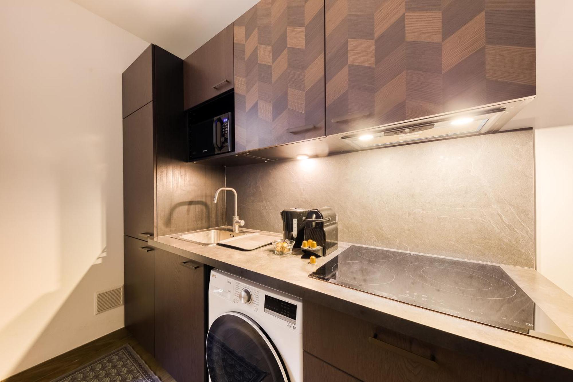 Parking Gratuit - Montmartre Charme & Patio Prive - Sacre-Coeur Metro Anvers Париж Екстериор снимка